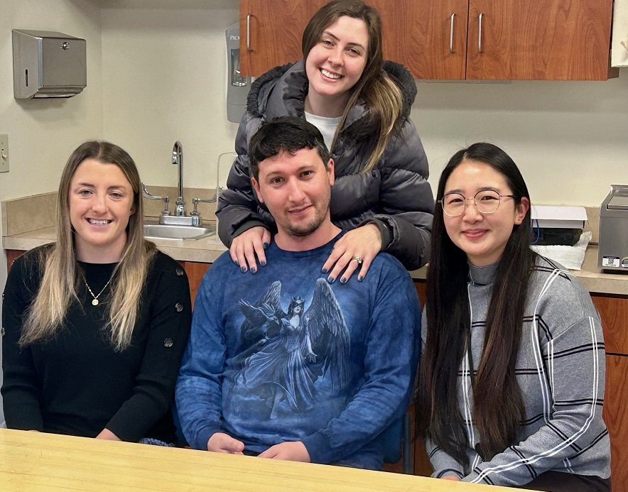 Male rehab patient with his wife and two of his female therapists at a table